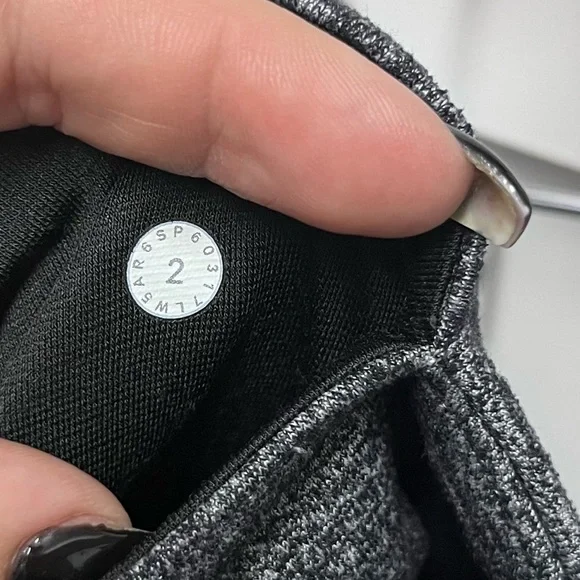 ⬇️$45‎ Lululemon great size 2 leggings - Picture 3 of 4
